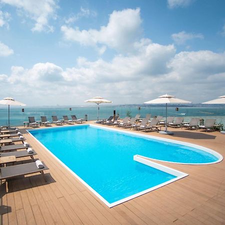 Doubletree By Hilton Istanbul - Moda Extérieur photo Rooftop pool