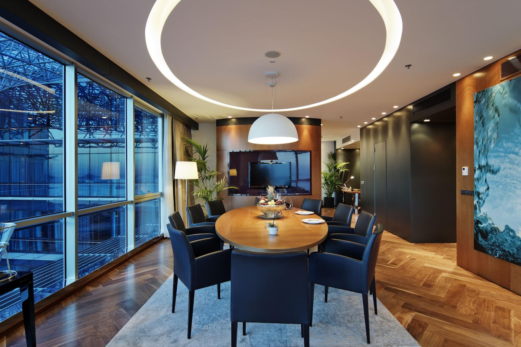 Doubletree By Hilton Istanbul - Moda Extérieur photo The interior of the Turkish Airlines Business Lounge at Istanbul Atatürk Airport