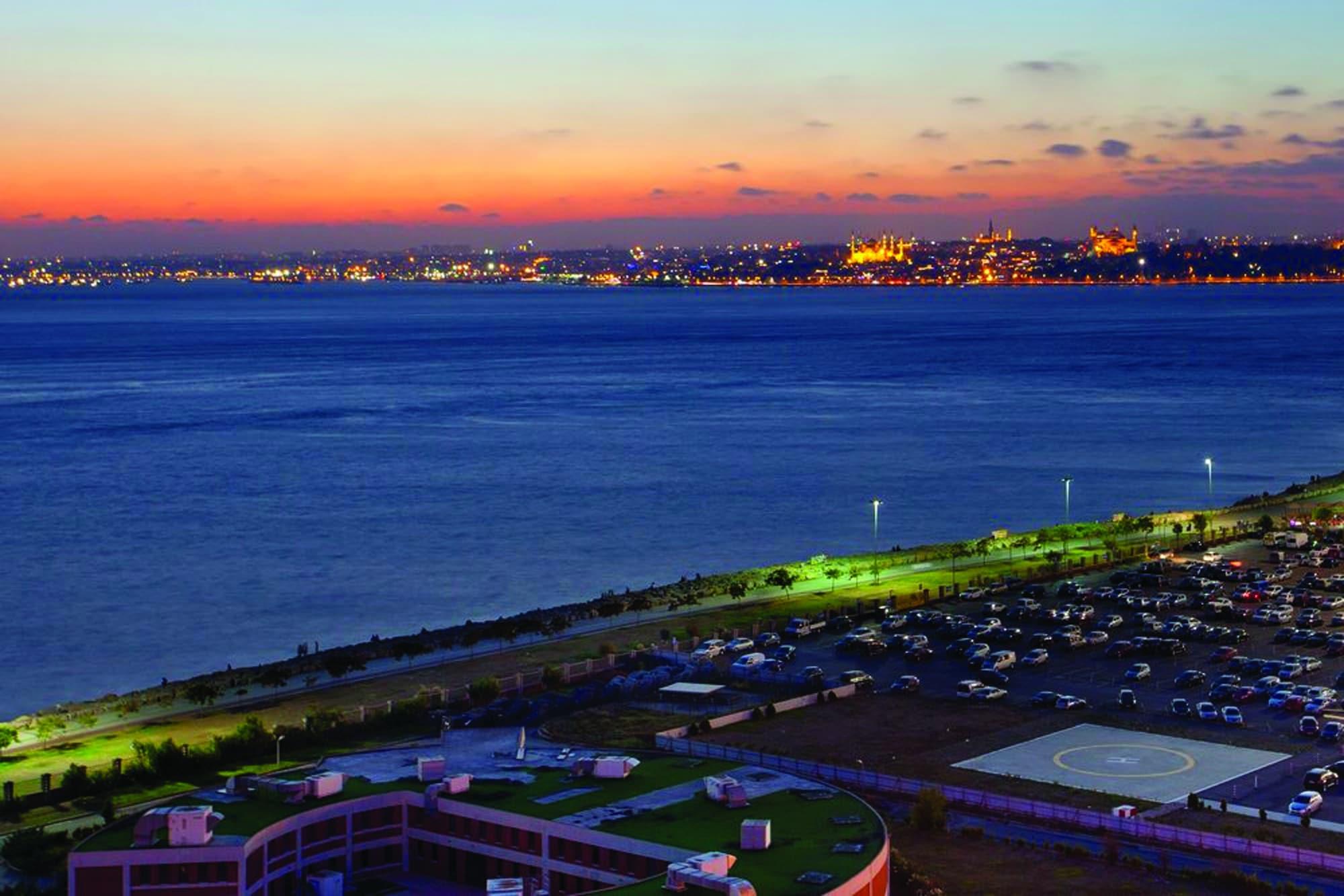 Doubletree By Hilton Istanbul - Moda Extérieur photo View of the Bosphorus from the hotel
