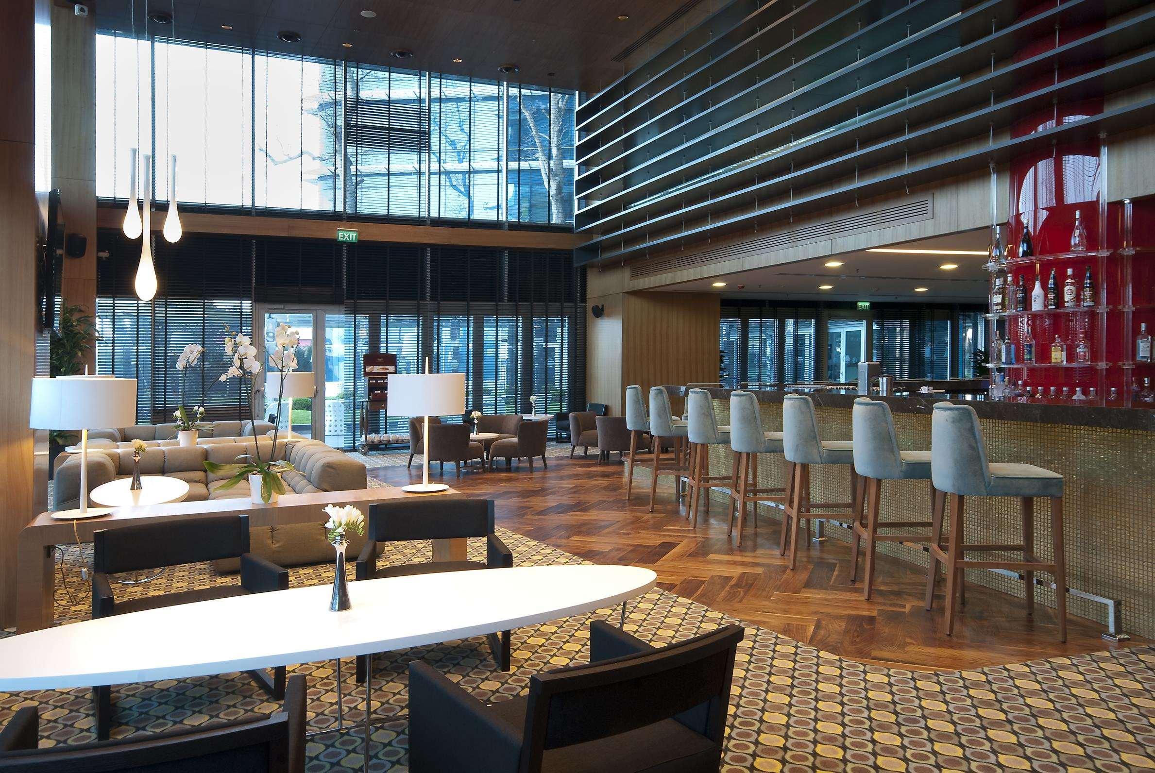Doubletree By Hilton Istanbul - Moda Restaurant photo The lounge at the airport