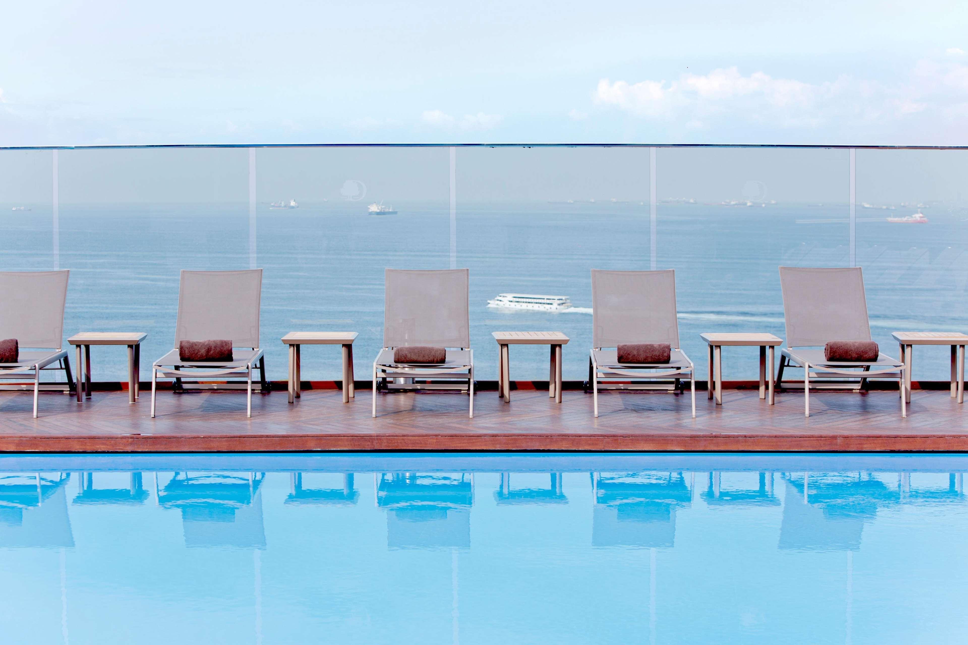 Doubletree By Hilton Istanbul - Moda Extérieur photo The pool at the 101