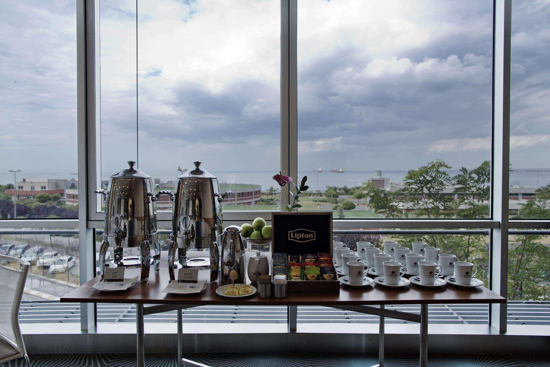 Doubletree By Hilton Istanbul - Moda Restaurant photo A view from the 10th floor of the building