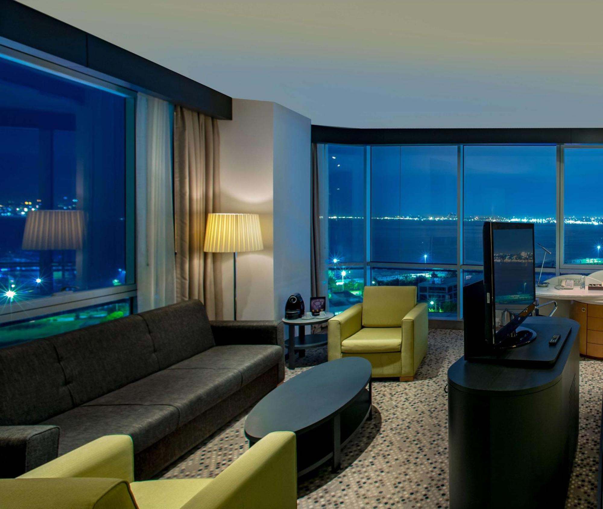 Doubletree By Hilton Istanbul - Moda Extérieur photo A suite at the hotel