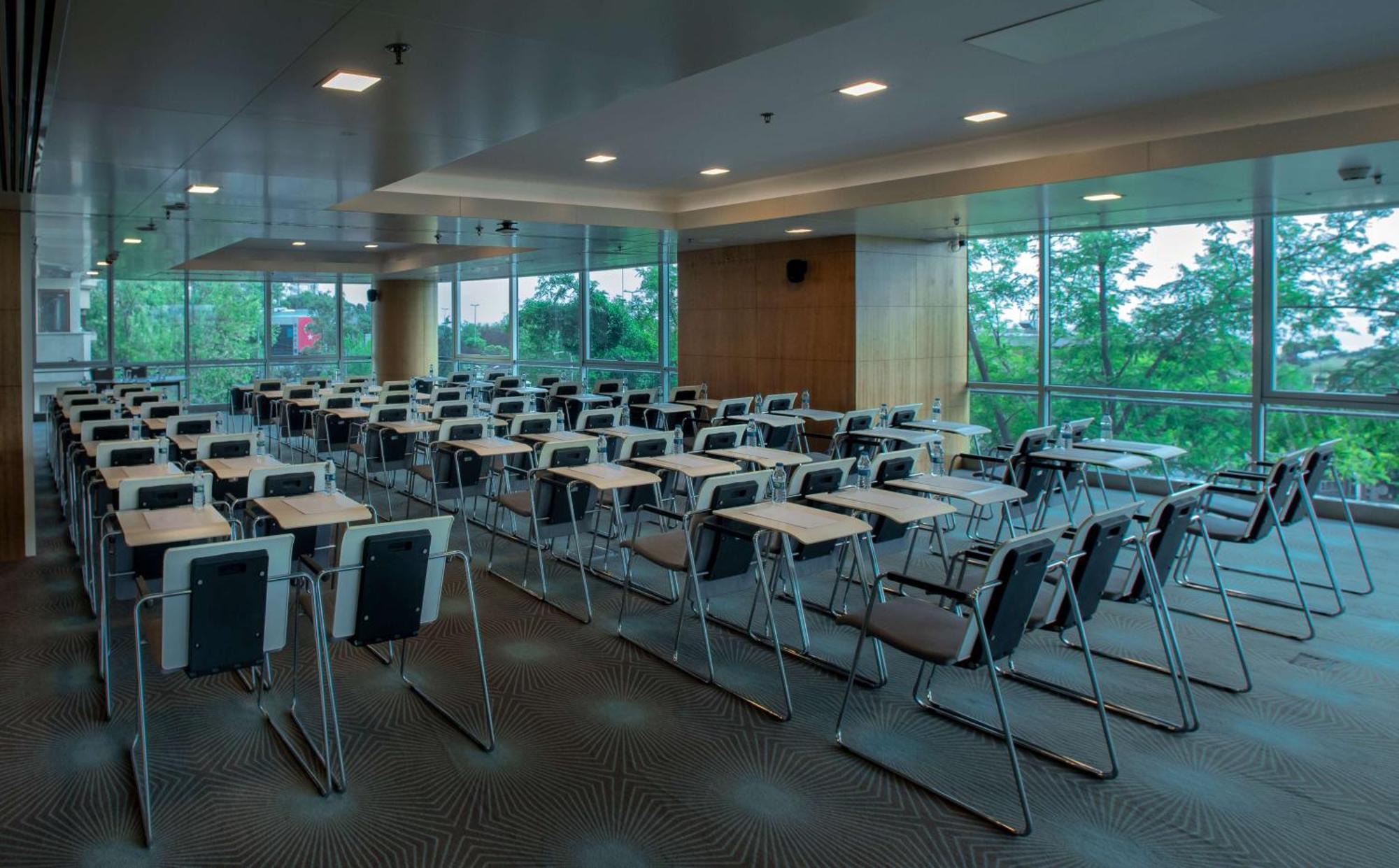 Doubletree By Hilton Istanbul - Moda Extérieur photo The interior of the library