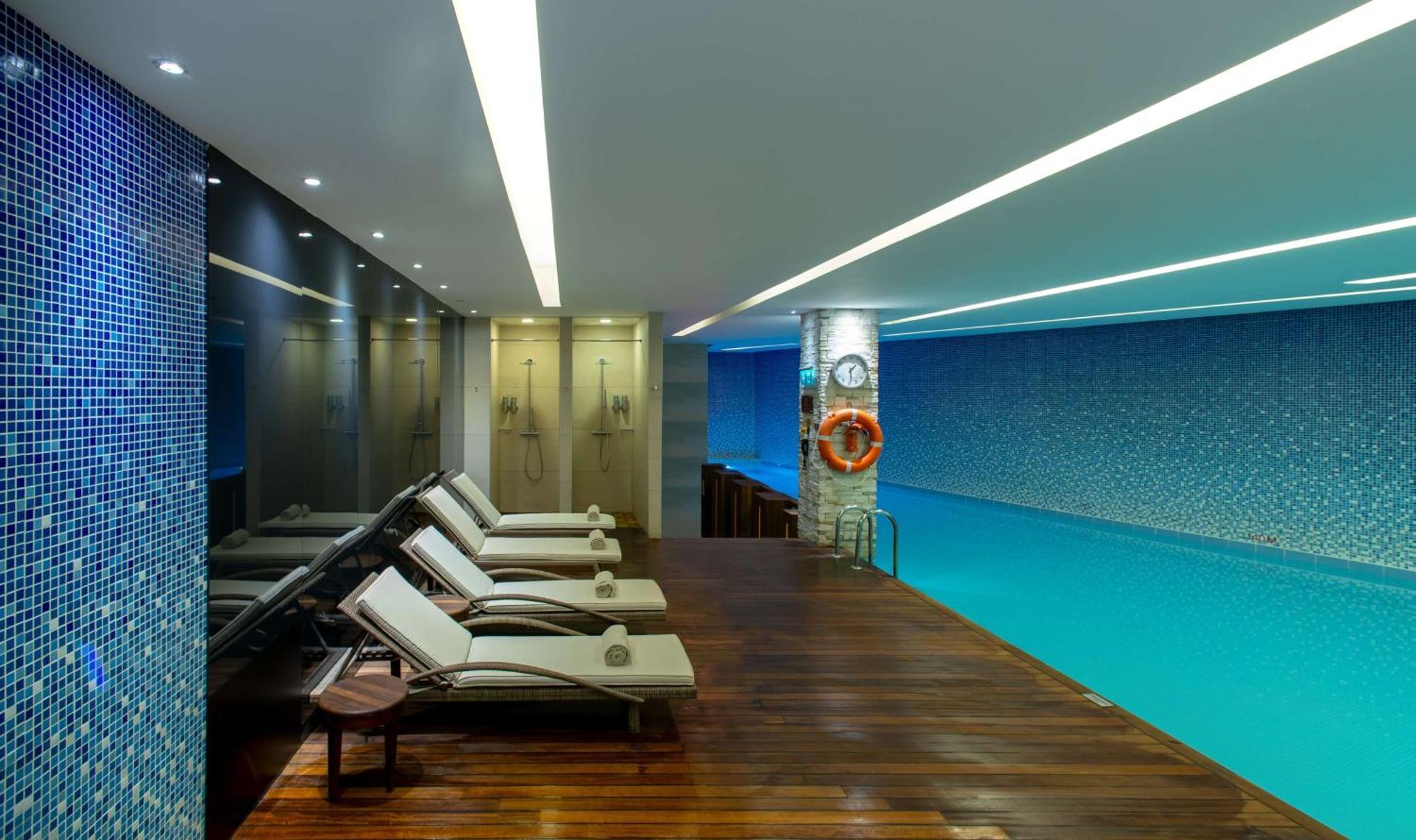 Doubletree By Hilton Istanbul - Moda Extérieur photo The swimming pool at the hotel